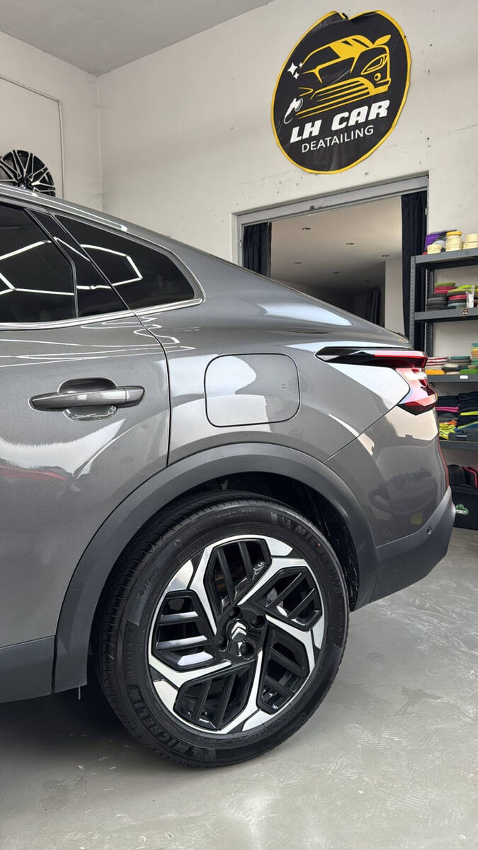 Traitement céramique 12 mois réalisé par LH CAR detailling à Sury-le-Comtal